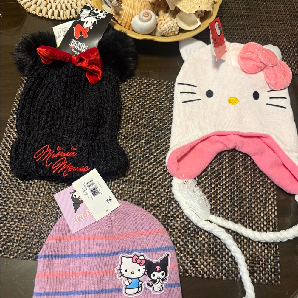 Disney Minnie Mouse Black and Red Knit Hat
